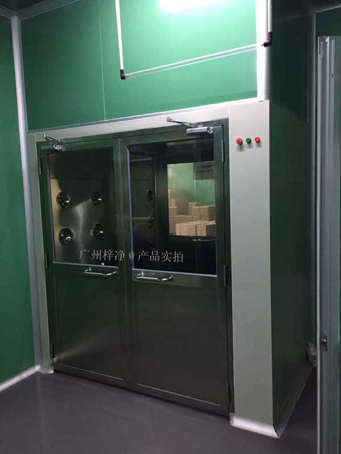 風淋室（又名空氣浴塵室、風淋房、風淋門、空氣吹淋室、AIR SHOWER，風淋設備，風淋機之類）