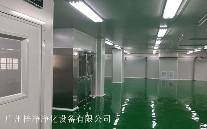 風淋室主要用于對進入潔凈室的人員進行預處理，以減少帶入的塵埃和污染物。